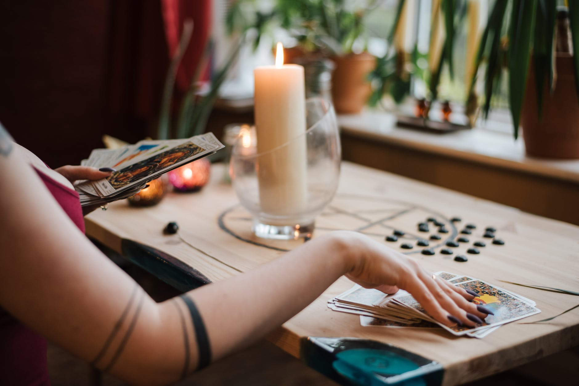 Hand of a tarot reader on the cards